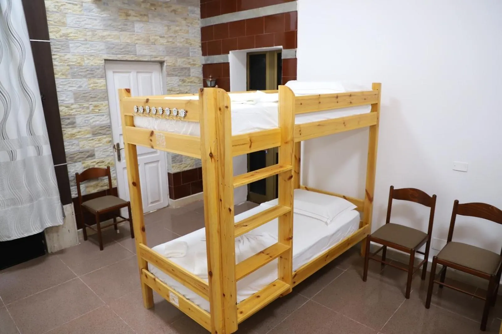 Univers Hostel Berat 0*,  Albania