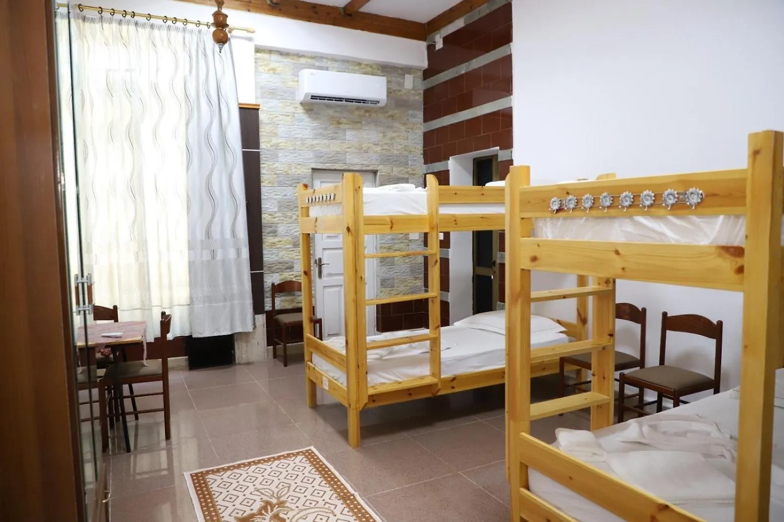 Univers Hostel Berat