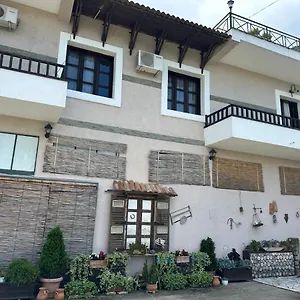 Pensión Local Living Edi, Berat